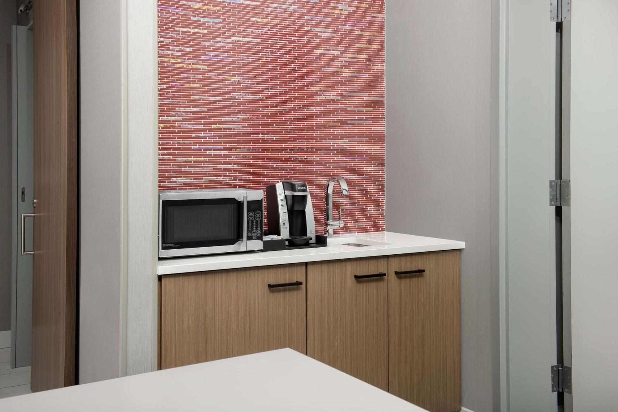 Hilton Garden Inn San Jose Airport エクステリア 写真